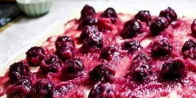 Рецепт штруделя с вишней из слоеного теста