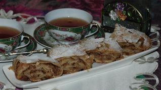 Рецепт Штруделя с яблоками Воскресный