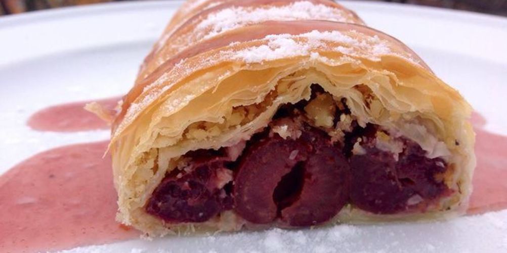 Как приготовить вишневого штруделя