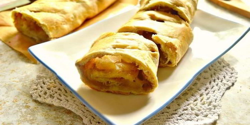 Как приготовить яблочного штруделя из слоеного бездрожжевого теста