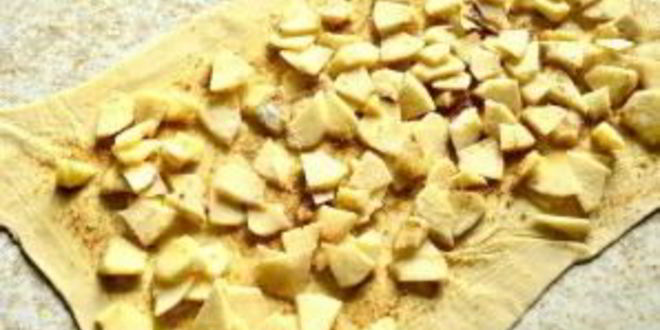 Рецепт яблочного штруделя из слоеного бездрожжевого теста