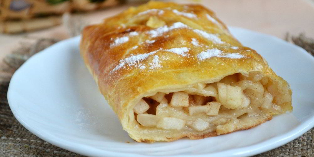 Как приготовить яблочного штруделя из слоеного теста