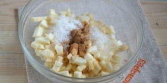 Рецепт яблочного штруделя из слоеного теста