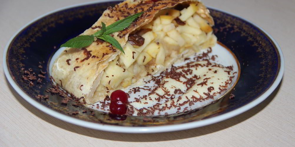 Как приготовить яблочного штруделя из вытяжного теста