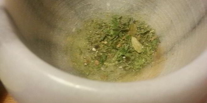 Рецепт яблочного штруделя с мятой и кардамоном