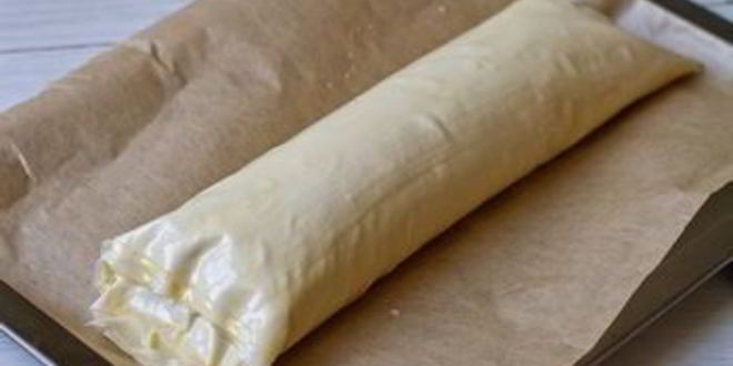 Рецепт закусочного штруделя с грибами и сыром