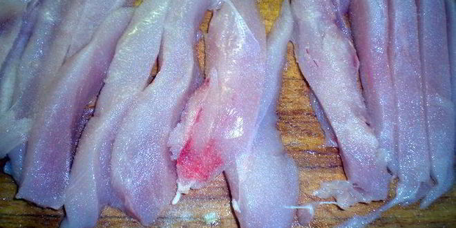 Рецепт слойки с белым мясом птицы и луково-брусничным конфитюром