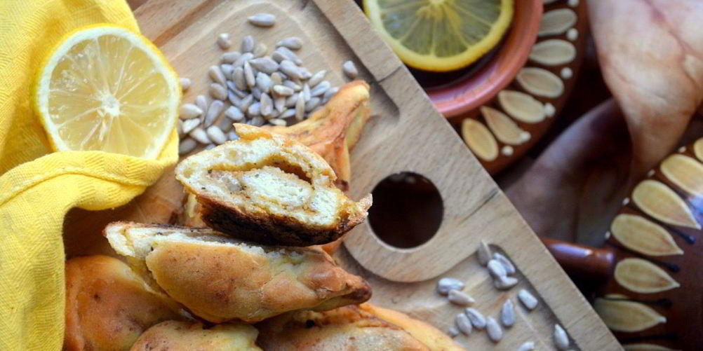 Как приготовить слойки с джемом и семечками