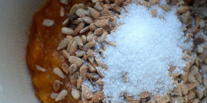 Рецепт слоек с джемом и семечками