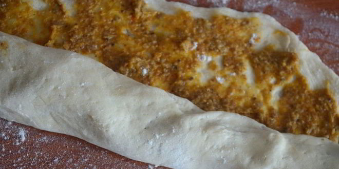 Рецепт слоек с джемом и семечками