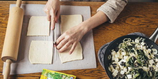 Рецепт слоек с фетой и шпинатом