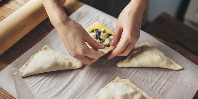 Рецепт слоек с фетой и шпинатом