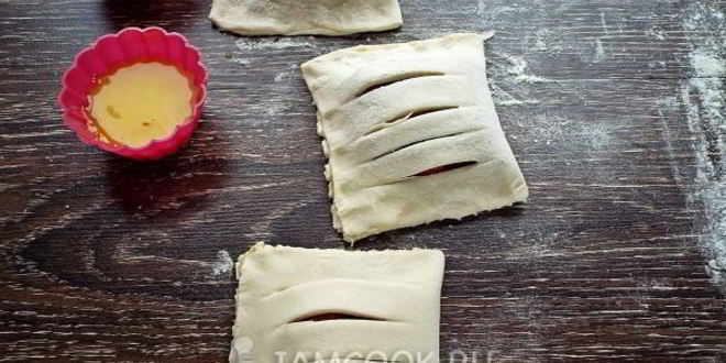 Рецепт слоек с клубникой из слоеного теста