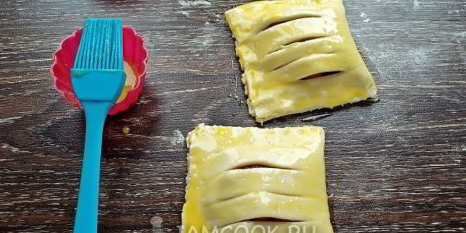 Рецепт слоек с клубникой из слоеного теста