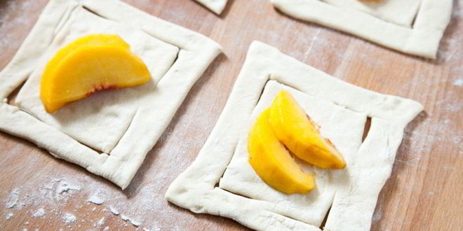 Рецепт слоек с персиками