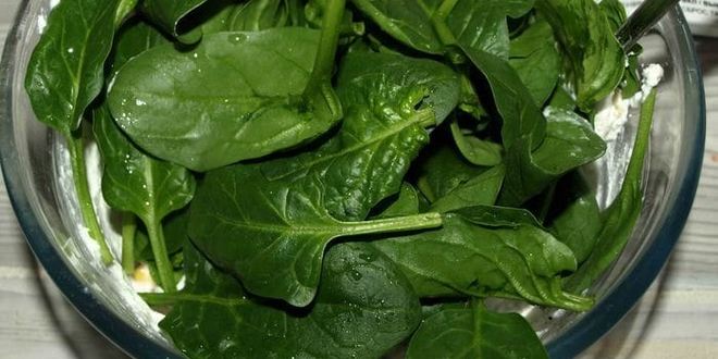 Рецепт слоек с рикоттой, шпинатом и сладкой кукурузой