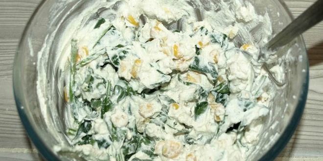 Рецепт слоек с рикоттой, шпинатом и сладкой кукурузой