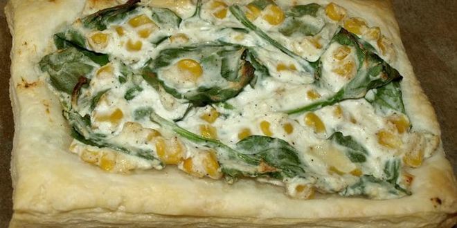 Рецепт слоек с рикоттой, шпинатом и сладкой кукурузой