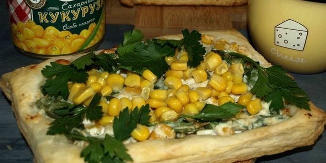 Рецепт слоек с рикоттой, шпинатом и сладкой кукурузой