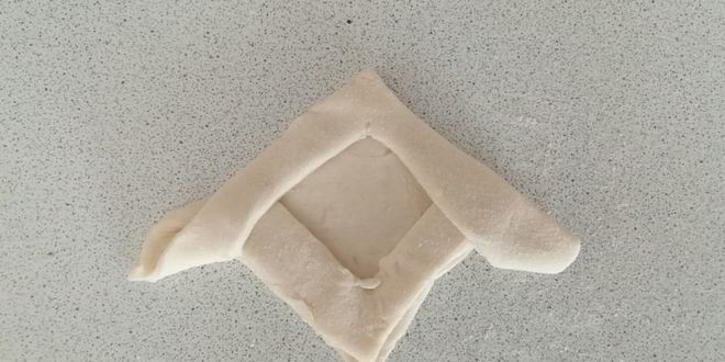 Рецепт слоек с творогом и сливой