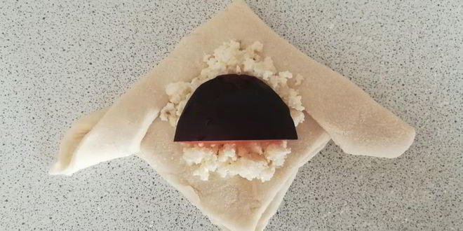 Рецепт слоек с творогом и сливой