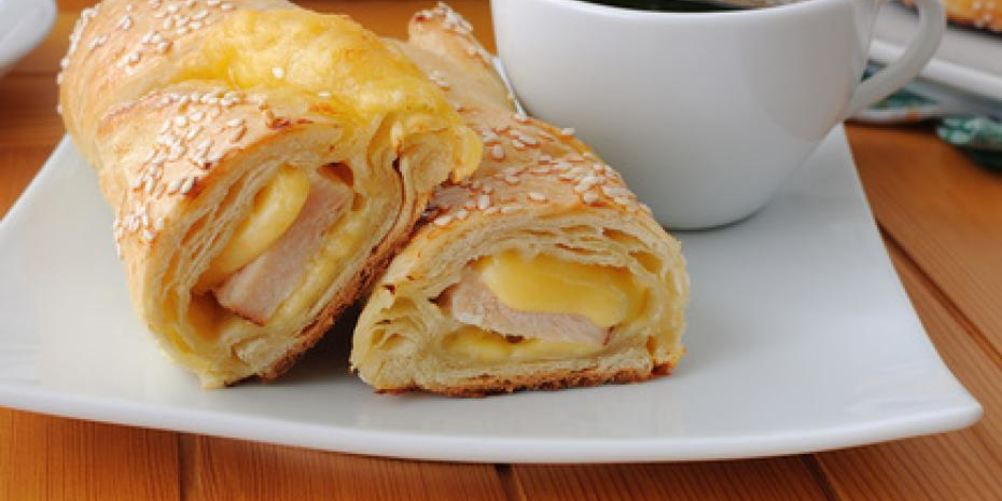 Как приготовить слойки с ветчиной и сыром