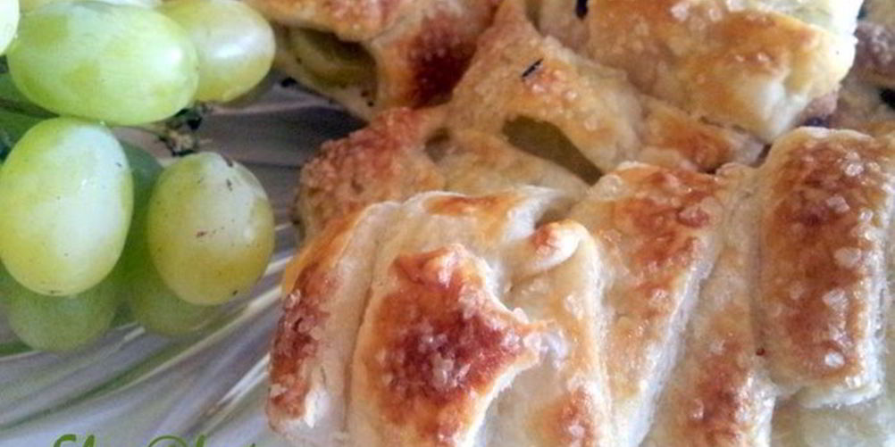 Как приготовить слойки с виноградом