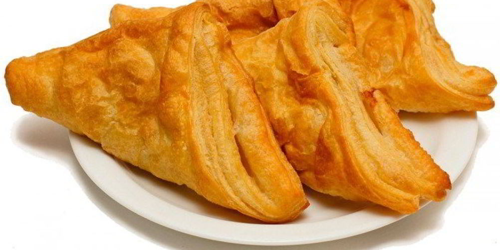 Как приготовить слойки с яйцом и луком