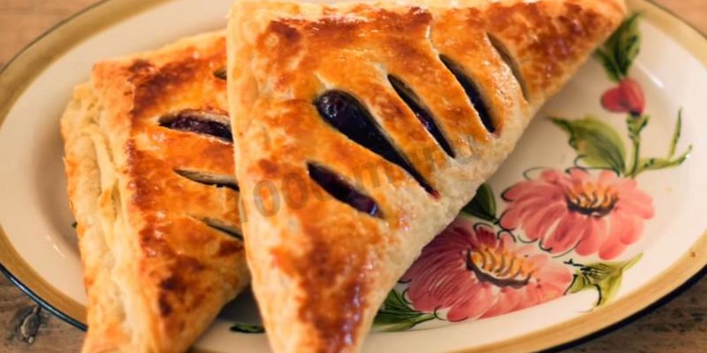 Как приготовить слойки со свежесваренным вареньем из слоеного теста