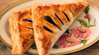 Рецепт Слоек со свежесваренным вареньем из слоеного теста