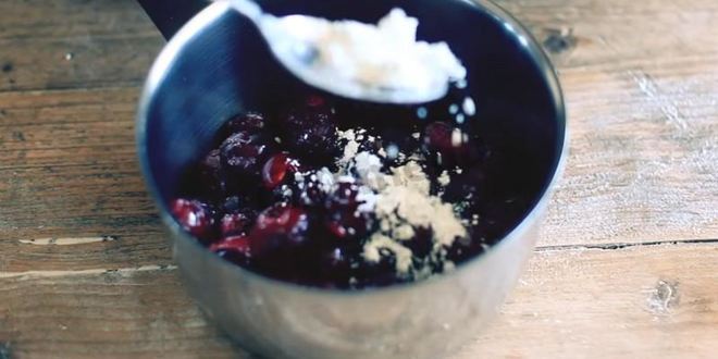 Рецепт слоек со свежесваренным вареньем из слоеного теста