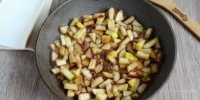 Рецепт сочных слоек с яблоками