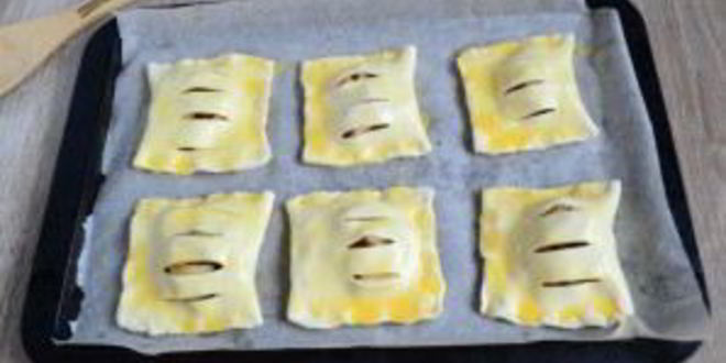 Рецепт сочных слоек с яблоками