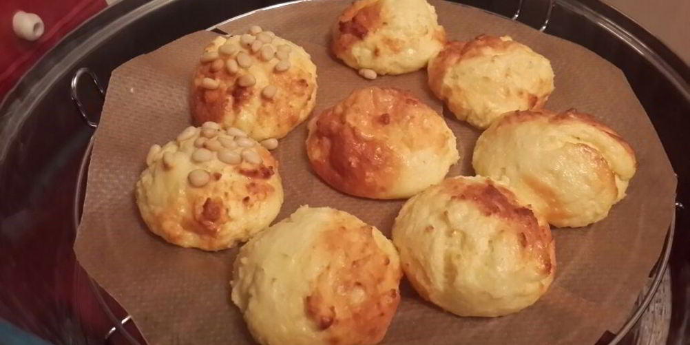 Как приготовить диетические сырники в аэрогриле