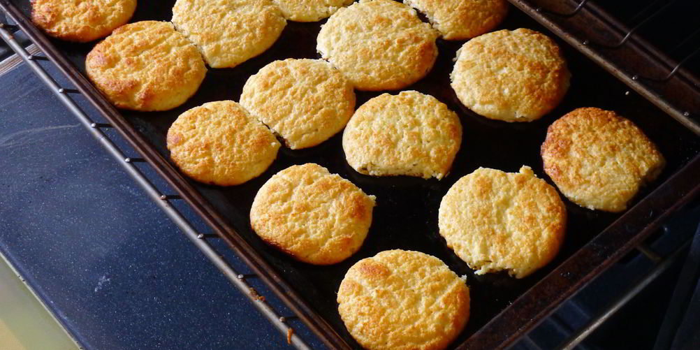 Как приготовить сырники к завтраку в духовке