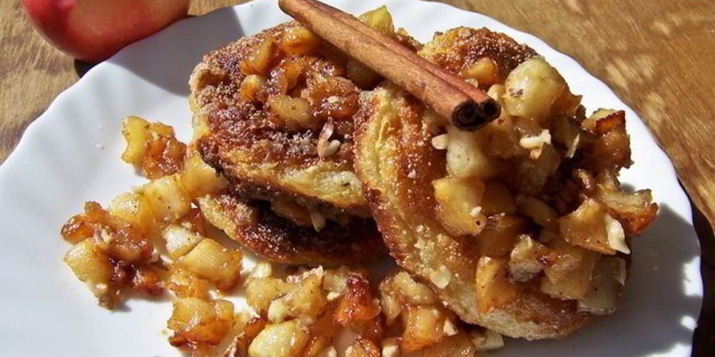 Как приготовить сырники под яблочным чатни с орехами