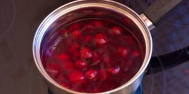 Рецепт сырников с вишневым соусом