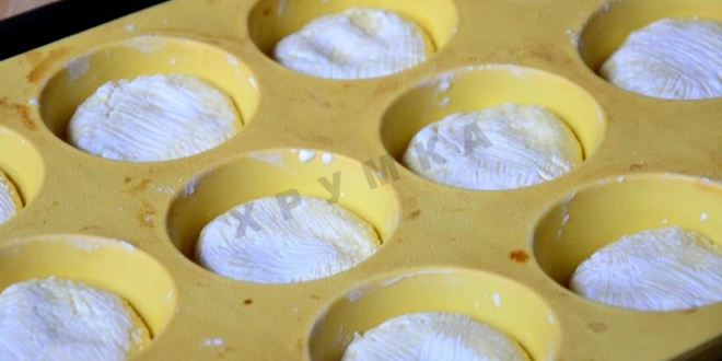 Рецепт сырников в духовке под сметанным соусом