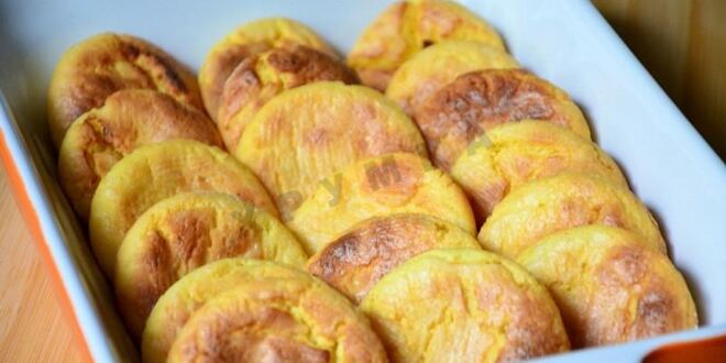 Рецепт сырников в духовке под сметанным соусом