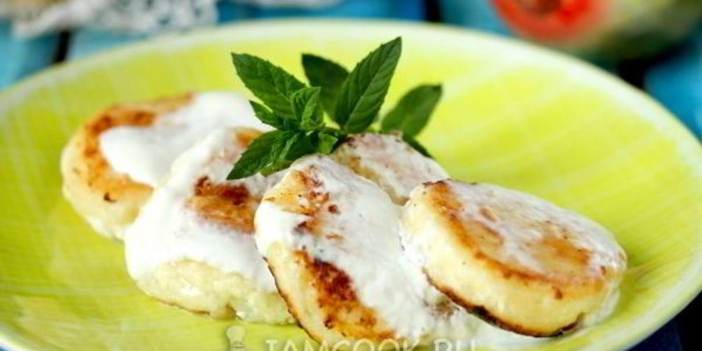 Как приготовить сырники в сметанном соусе