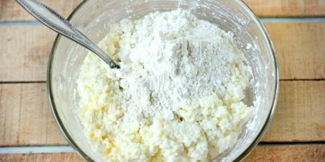 Рецепт сырников в сметанном соусе