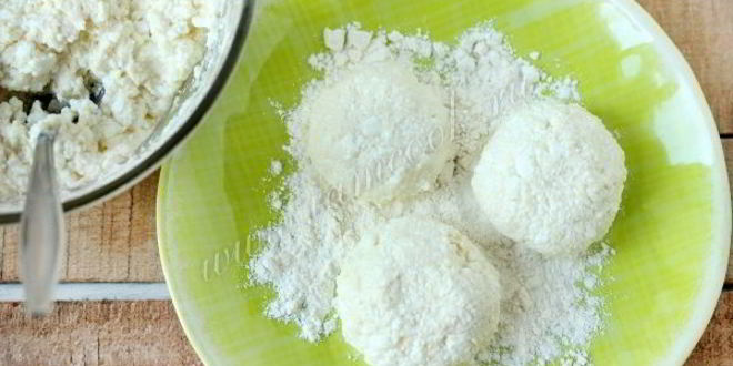 Рецепт сырников в сметанном соусе