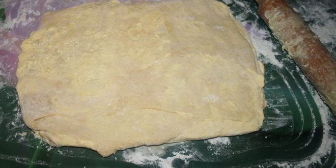 Рецепт хрустящих корзинок с курицей из домашнего слоеного теста