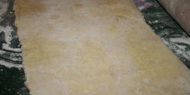 Рецепт хрустящих корзинок с курицей из домашнего слоеного теста