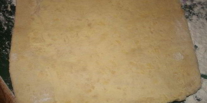 Рецепт хрустящих корзинок с курицей из домашнего слоеного теста