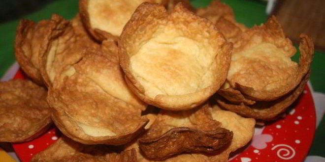 Рецепт хрустящих корзинок с курицей из домашнего слоеного теста