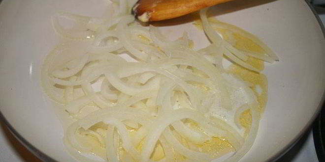 Рецепт хрустящих корзинок с курицей из домашнего слоеного теста