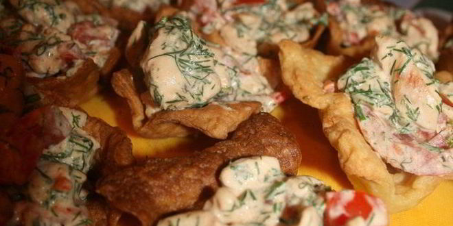 Рецепт хрустящих корзинок с курицей из домашнего слоеного теста