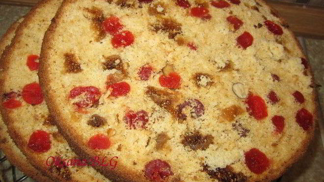 Рецепт Бисквита с инжиром и вяленой черешней