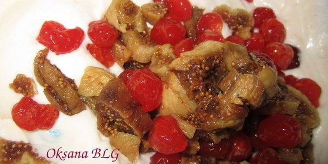 Рецепт бисквита с инжиром и вяленой черешней